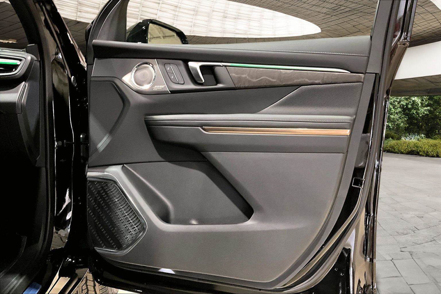 New 2026 Buick Enclave Avenir image 13