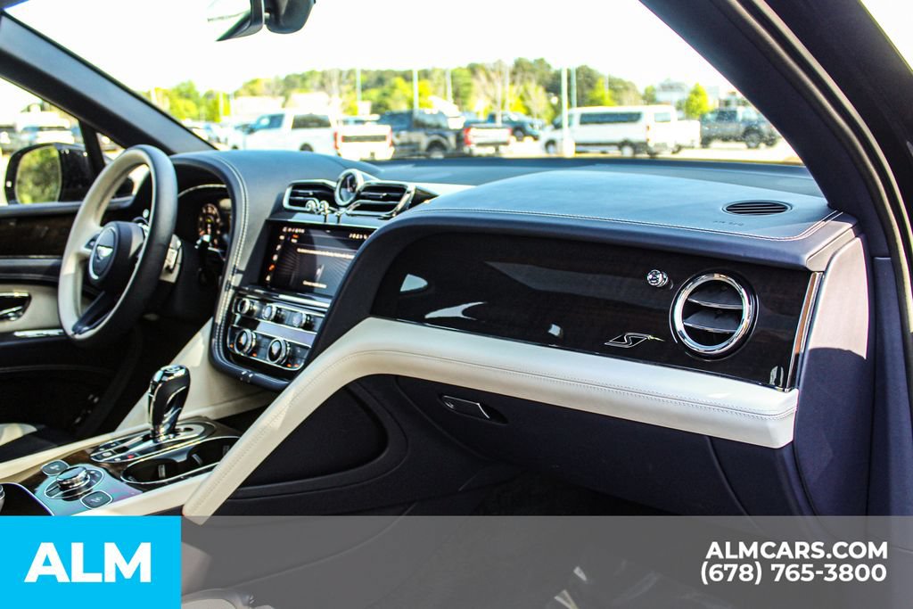 Used 2024 Bentley Bentayga AWD/4WD image 22