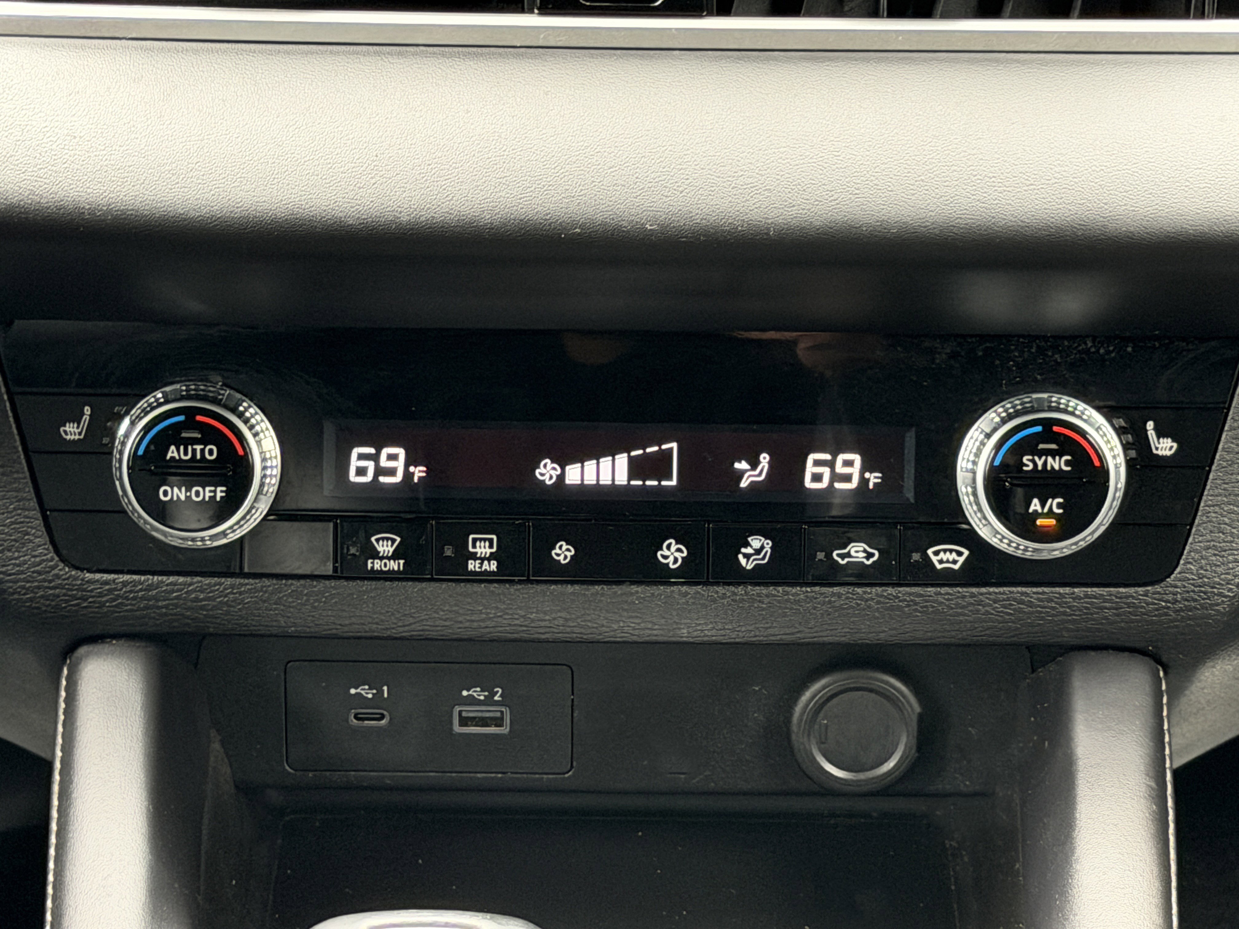 Used 2023 Mitsubishi Outlander SE Black Edition image 24