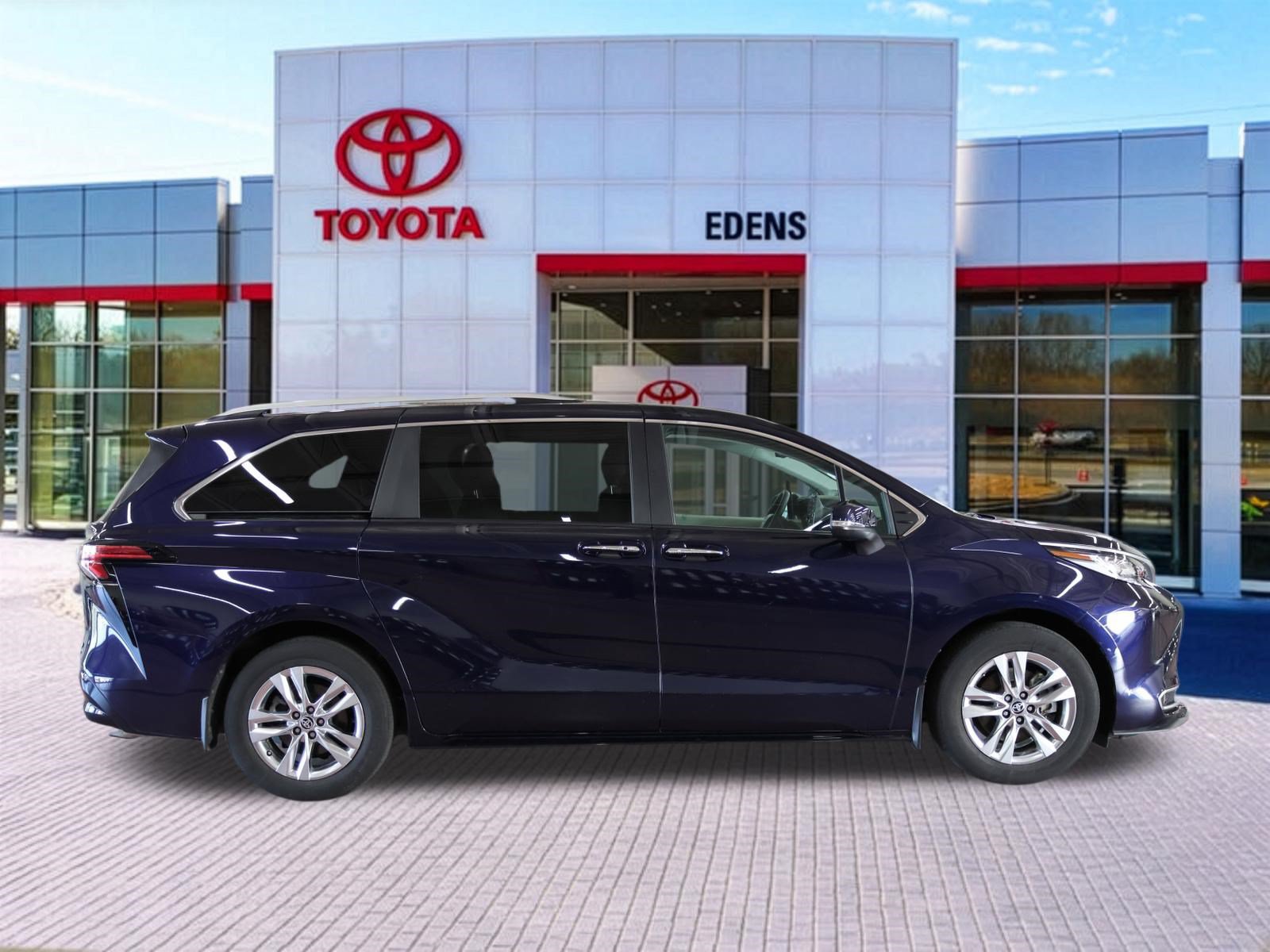 Certified 2023 Toyota Sienna Limited AWD/4WD image 2