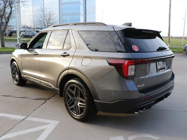 Used 2025 Ford Explorer ST AWD/4WD image 4