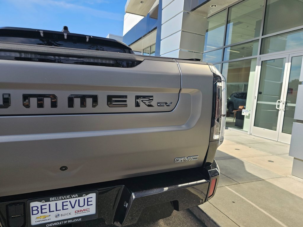 Used 2026 GMC Hummer EV 4x4 Crew Cab w/ Carbon Fiber Edition Package image 17