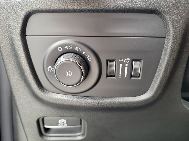 New 2025 Jeep Grand Cherokee Limited w/ Luxury Tech Group II image 22