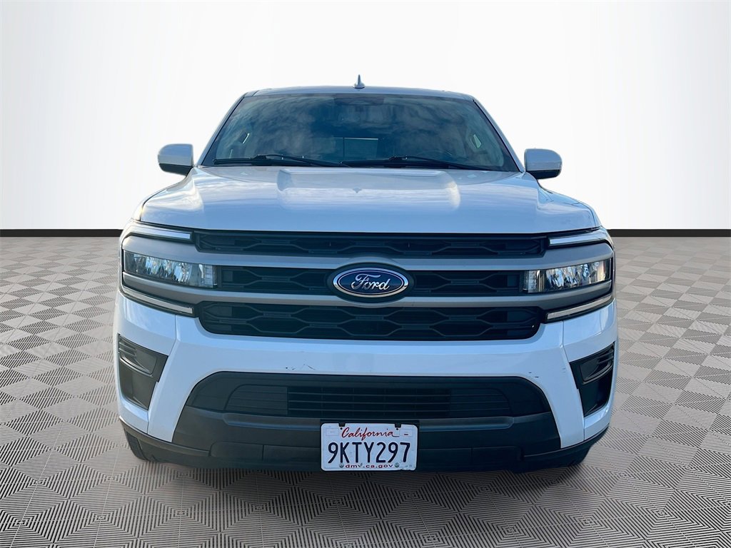 Used 2024 Ford Expedition Max XLT image 2