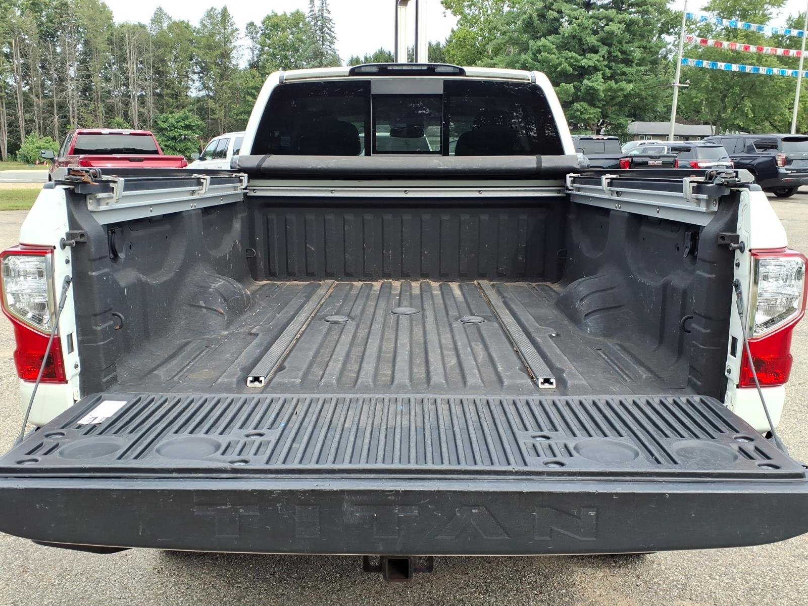 Used 2019 Nissan Titan SV w/ SV Convenience Package AWD/4WD image 12
