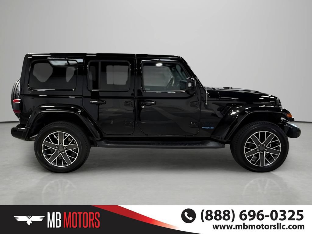 Used 2022 Jeep Wrangler Unlimited Sahara AWD/4WD image 3