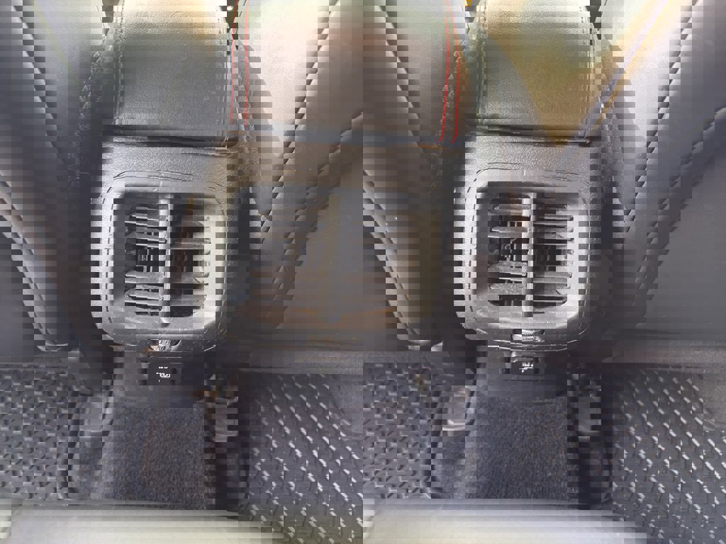 Used 2016 Jeep Cherokee Trailhawk w/ Cold Weather Group image 19