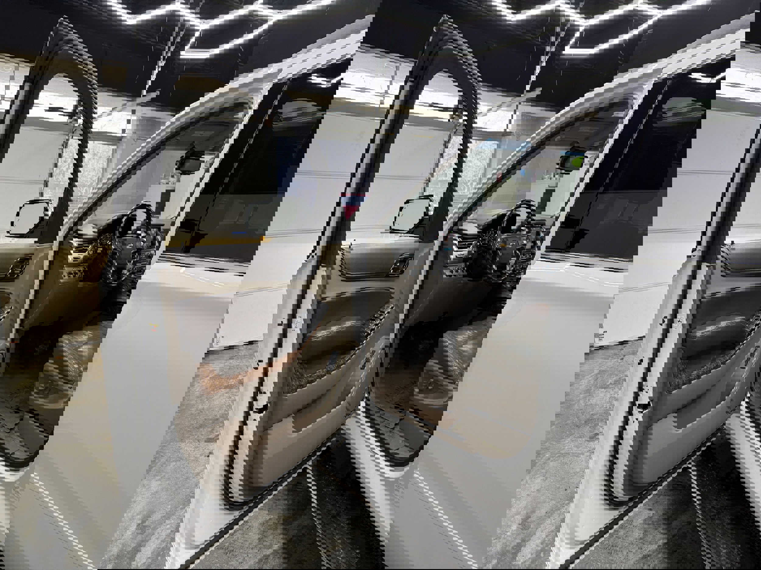 Used 2017 Chevrolet Suburban Premier image 9