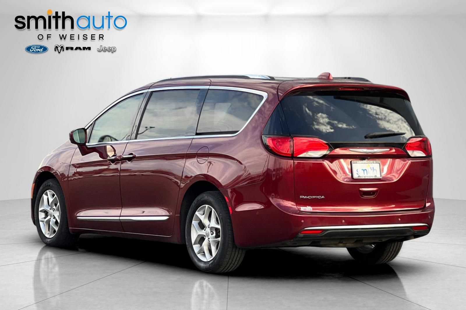 Used 2020 Chrysler Pacifica Touring-L Plus w/ Tire & Wheel Group FWD image 7