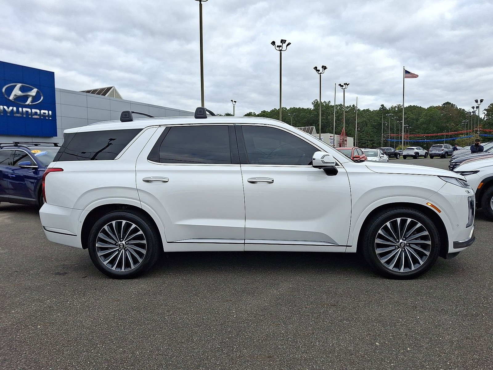 Used 2023 Hyundai Palisade Calligraphy image 32
