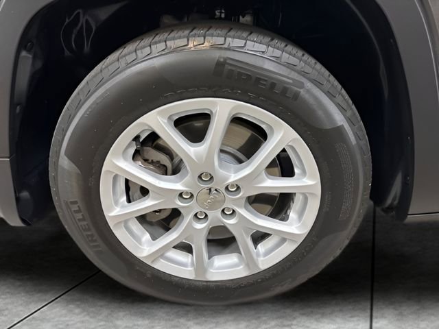 Used 2018 Jeep Cherokee Latitude Plus w/ Comfort/Convenience Group image 27