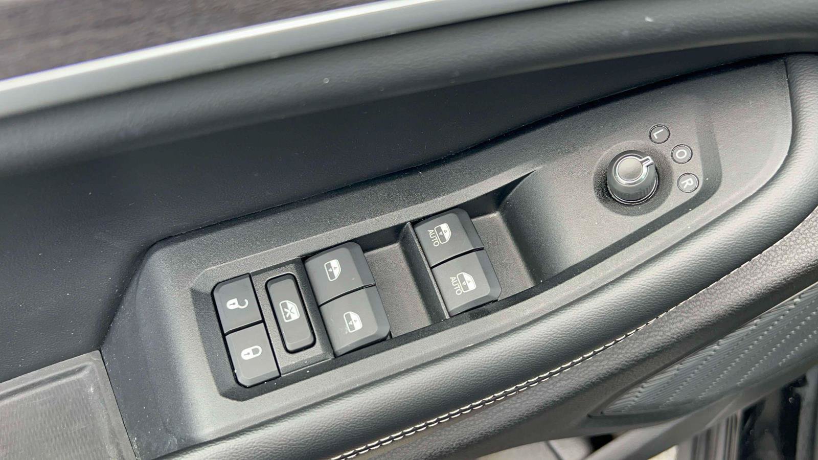Used 2023 Jeep Grand Cherokee Limited AWD/4WD image 23