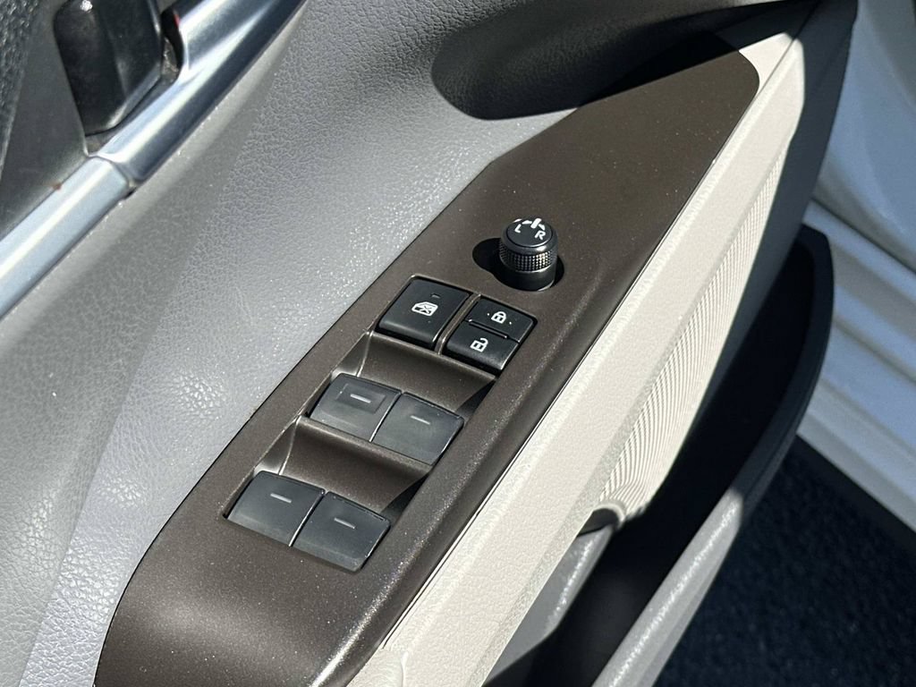 Used 2023 Toyota Camry SE FWD image 23