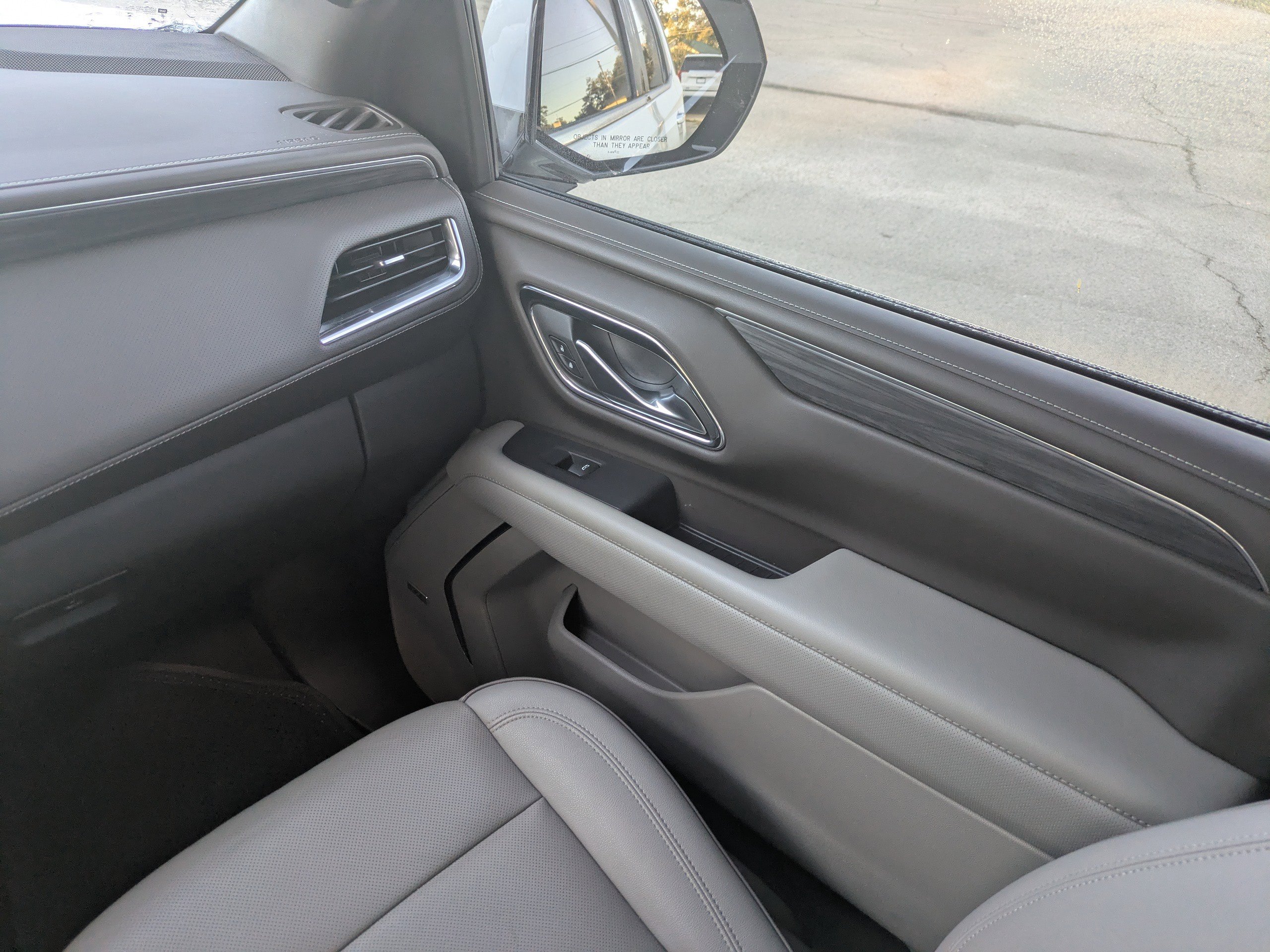 Used 2022 GMC Yukon SLT w/ SLT Premium Package image 16