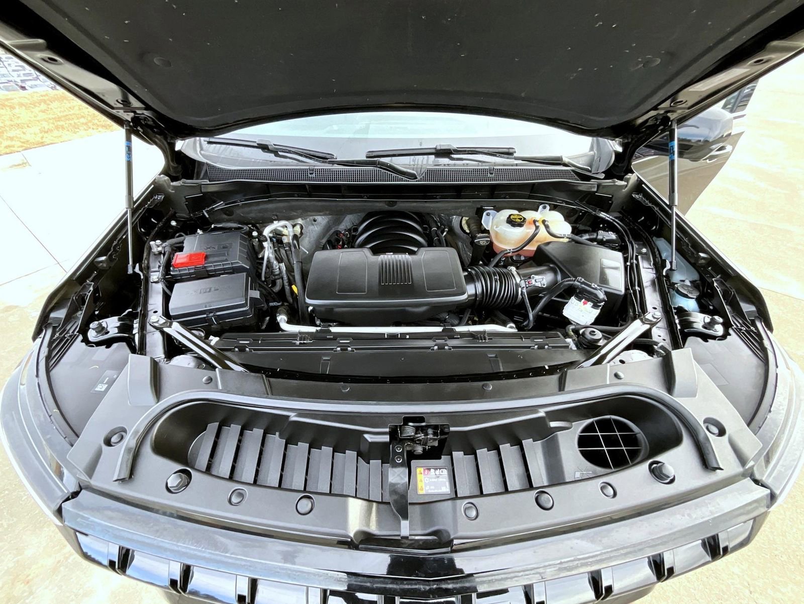 Used 2025 Chevrolet Suburban Z71 image 26