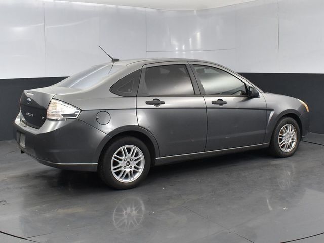 Used 2010 Ford Focus SE FWD image 3