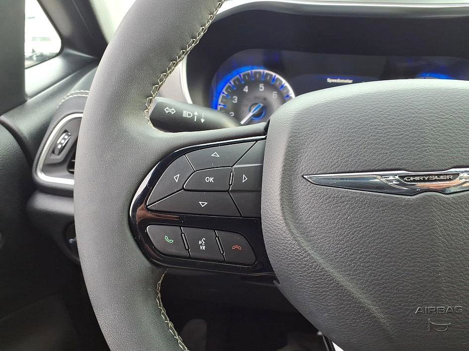 Used 2023 Chrysler Pacifica Limited w/ S Appearance Package image 29