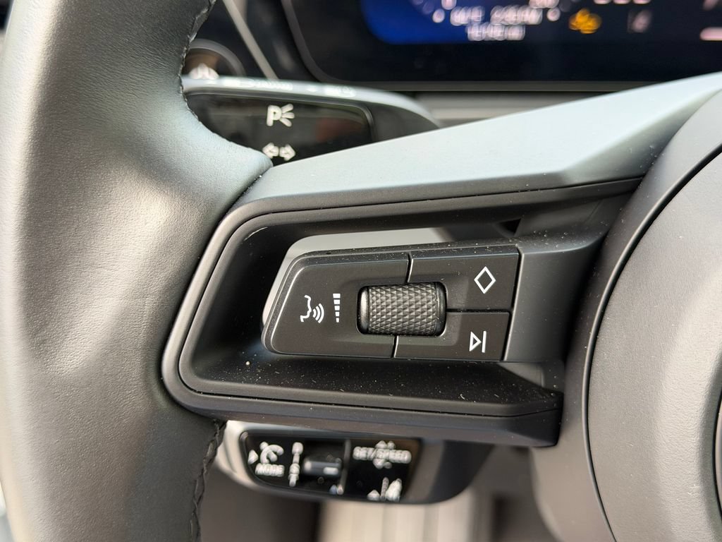 Used 2025 Porsche Macan 4 Electric AWD/4WD image 28