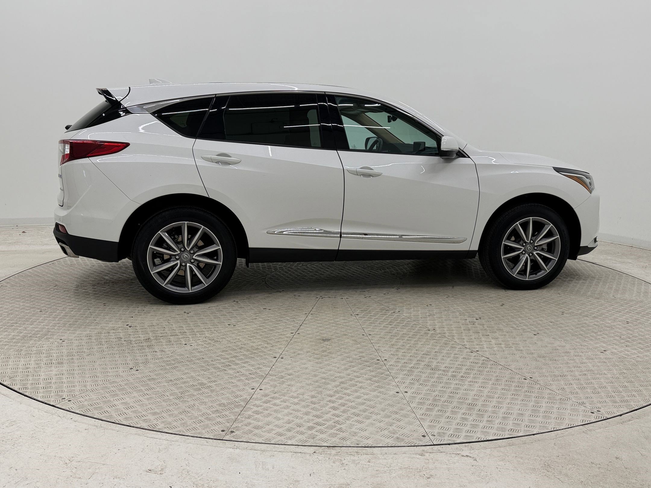 Used 2024 Acura RDX SH-AWD w/ Technology Package image 8