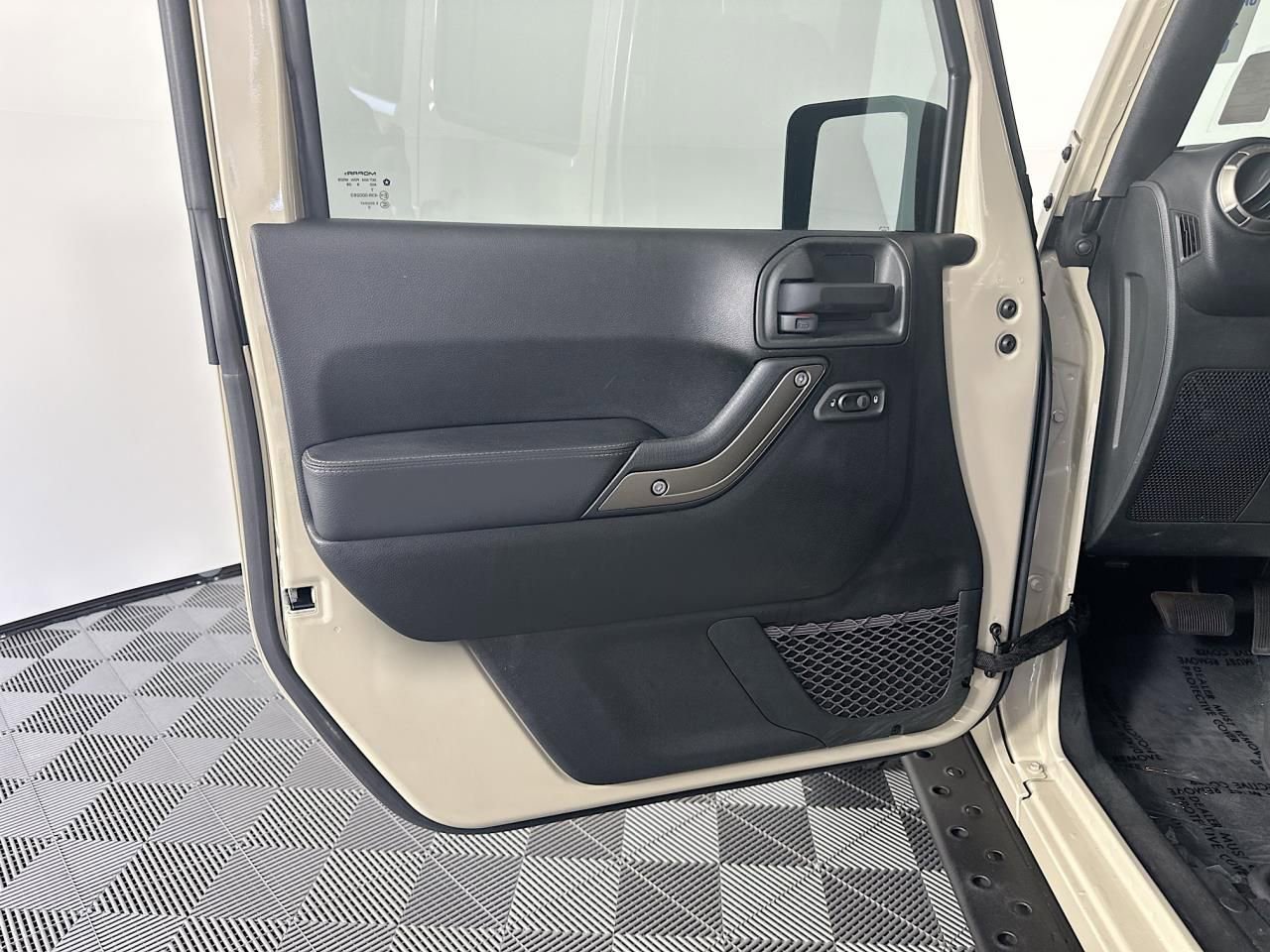 Used 2018 Jeep Wrangler Unlimited Sport image 29