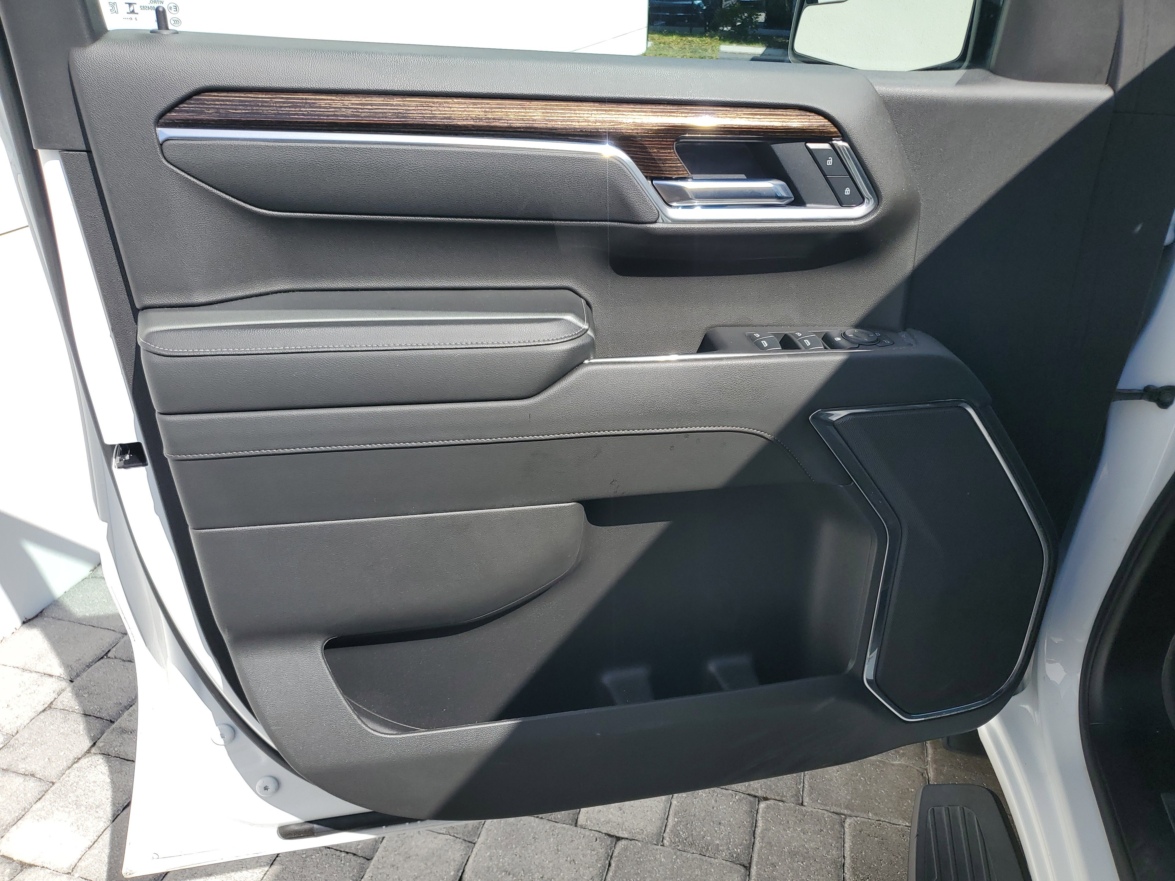 Used 2025 GMC Sierra 1500 Elevation w/ LPO, Elevation Black Package image 9