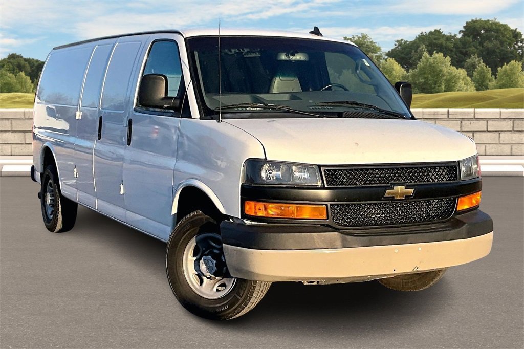 Used 2022 Chevrolet Express 2500 Extended w/ Driver Convenience Package image 2