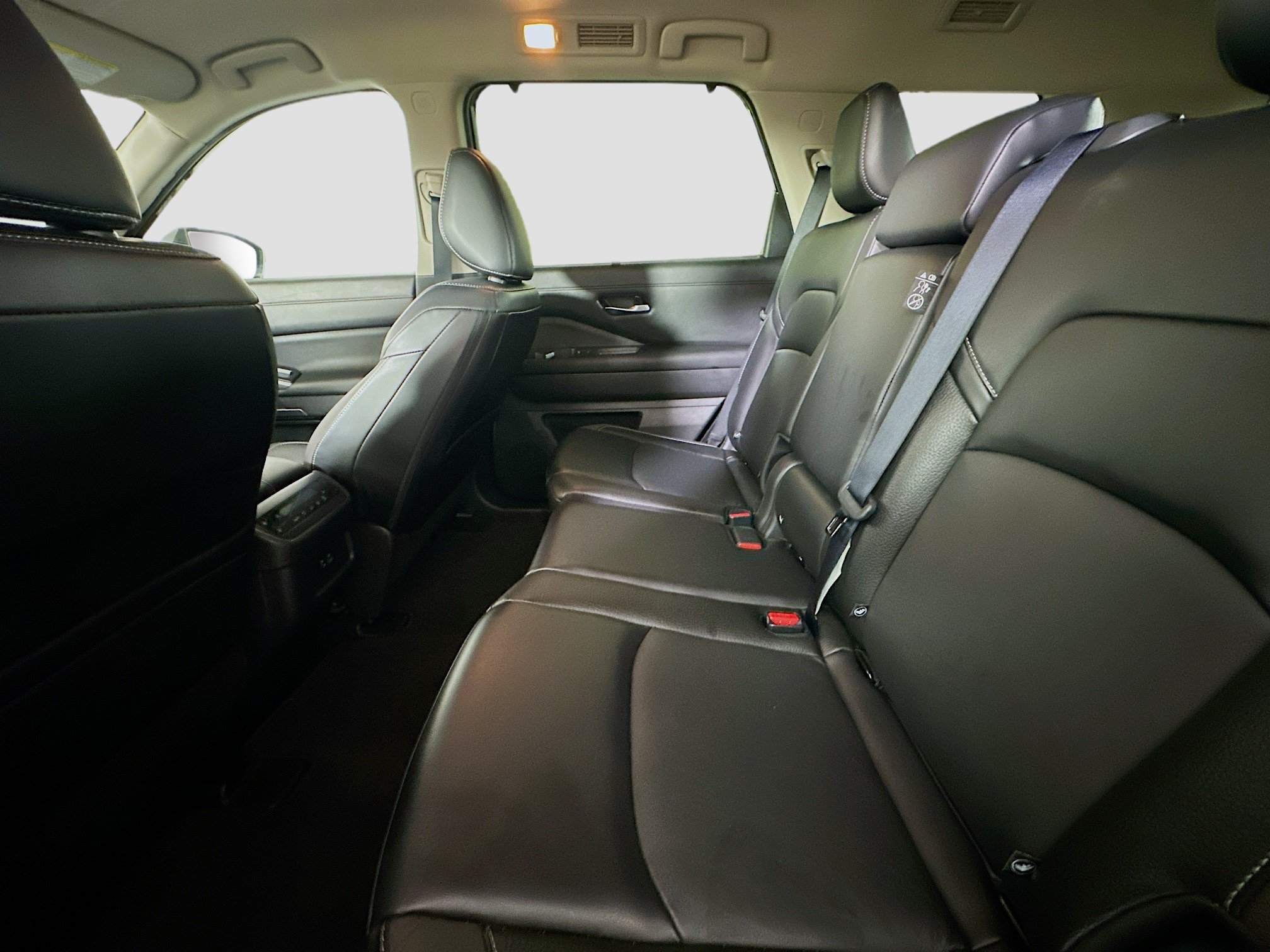 Used 2023 Nissan Pathfinder SL AWD/4WD image 27