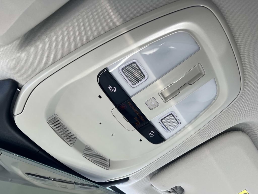 New 2026 Volvo XC60 B5 Ultra w/ Climate Package image 33