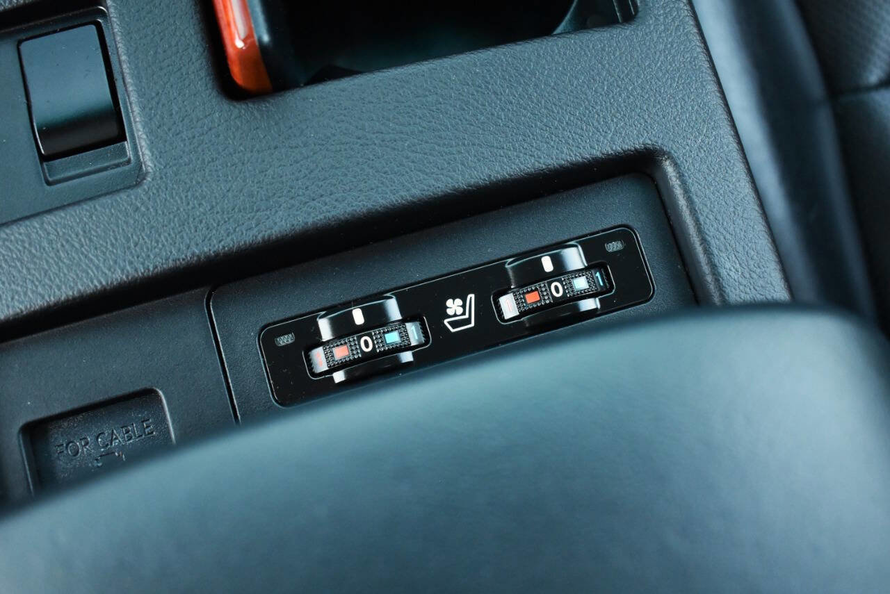 Used 2010 Lexus RX 450h AWD image 38