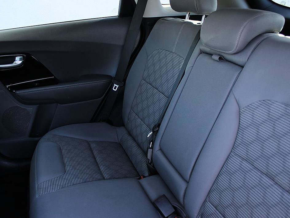 Used 2020 Kia Niro LXS FWD image 16