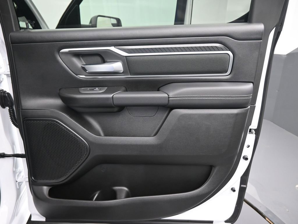New 2026 RAM 1500 4x4 Crew Cab image 19