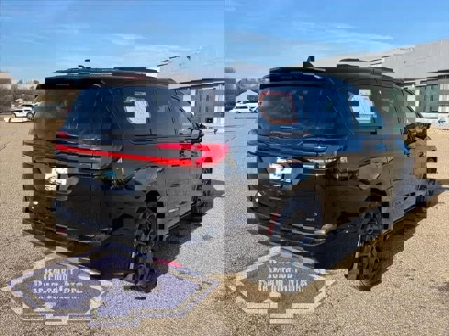 New 2026 Chrysler Pacifica Select w/ S Appearance Package image 31