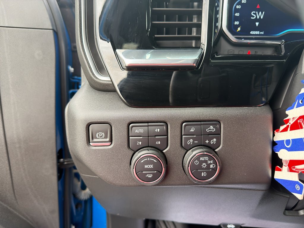 Certified 2022 Chevrolet Silverado 1500 LT Trail Boss w/ LT Trail Boss Premium Package AWD/4WD image 13
