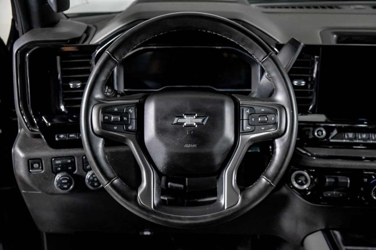 Used 2025 Chevrolet Silverado 2500 ZR2 w/ Technology Package image 16