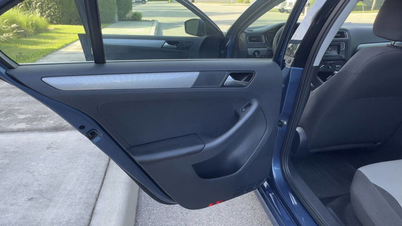 Used 2017 Volkswagen Jetta S image 14