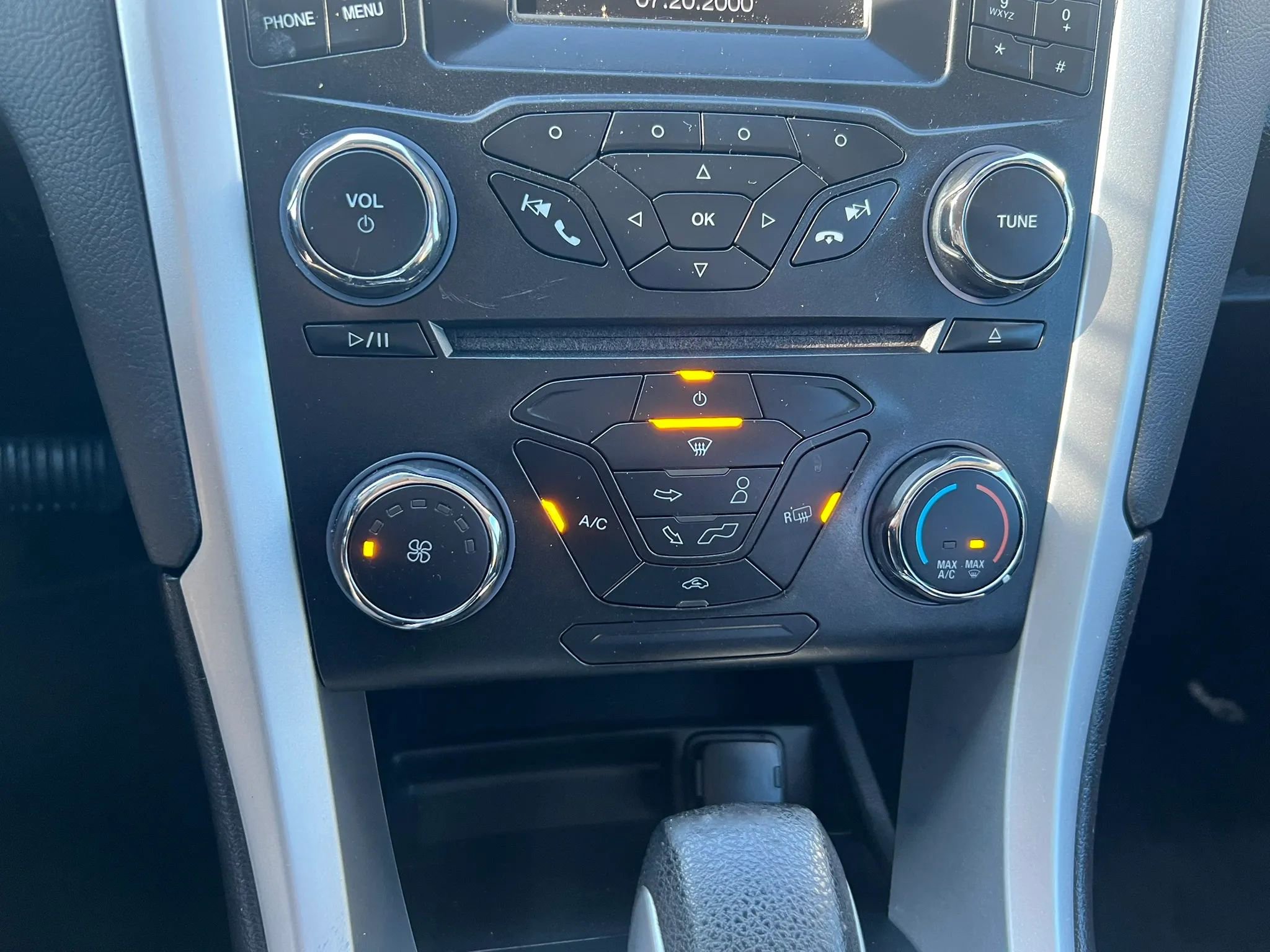 Used 2015 Ford Fusion SE w/ Equipment Group 201A image 23