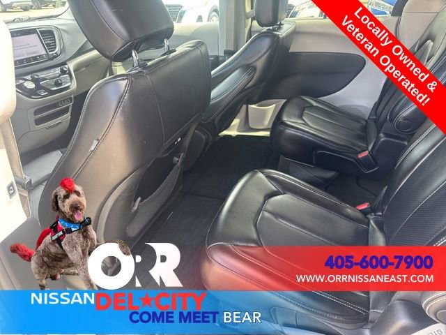 Used 2023 Chrysler Pacifica Touring-L image 13
