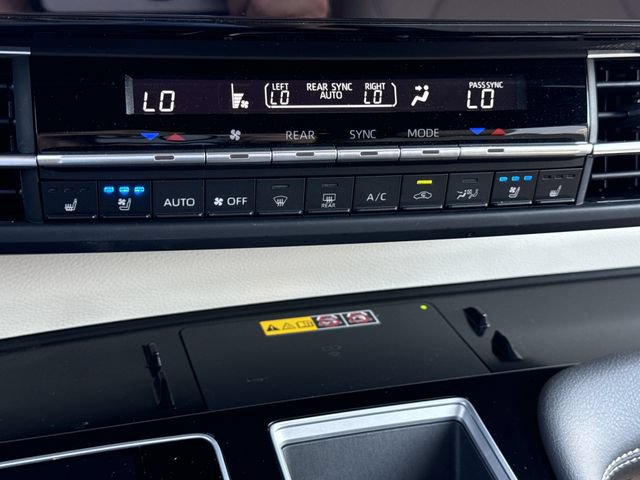 Used 2025 Toyota Sienna Limited AWD/4WD image 24