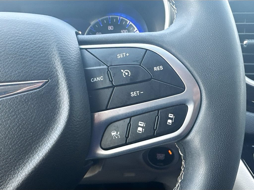 Used 2024 Chrysler Pacifica Touring-L FWD image 13