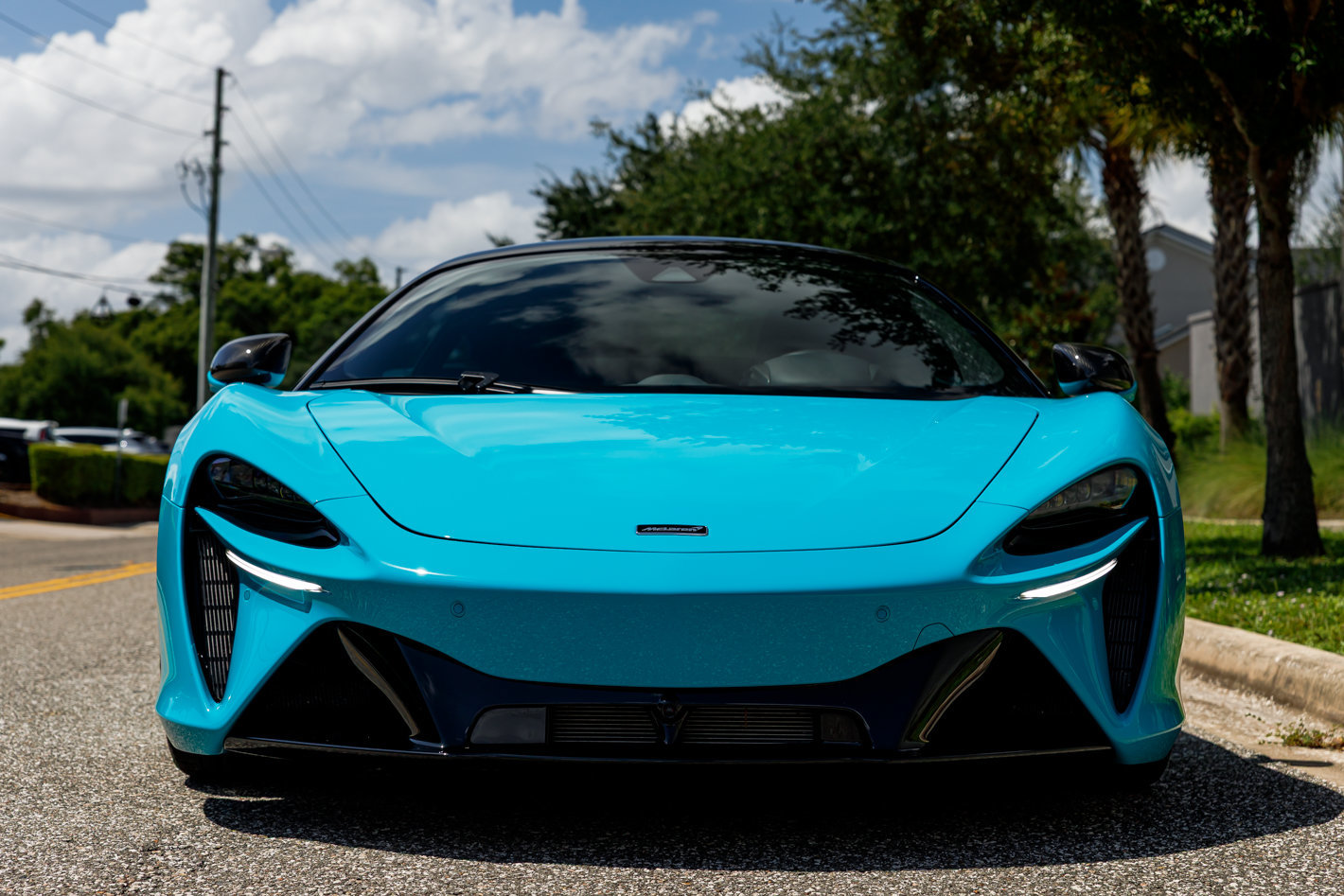 Used 2023 McLaren Artura RWD image 4