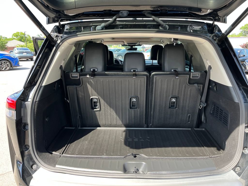 Used 2024 Nissan Pathfinder Platinum w/ Cargo Package FWD image 21