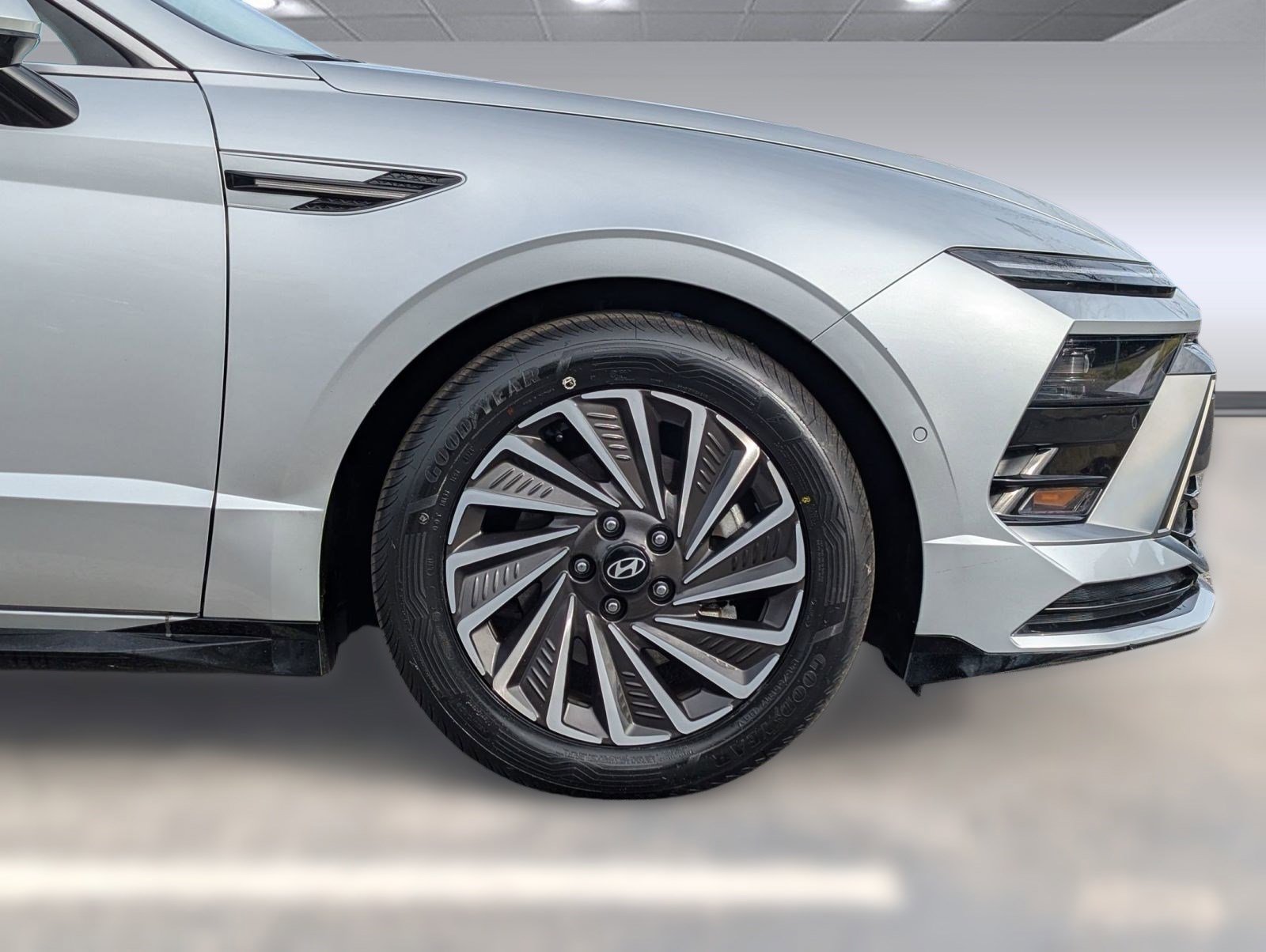 Used 2024 Hyundai Sonata Limited image 12