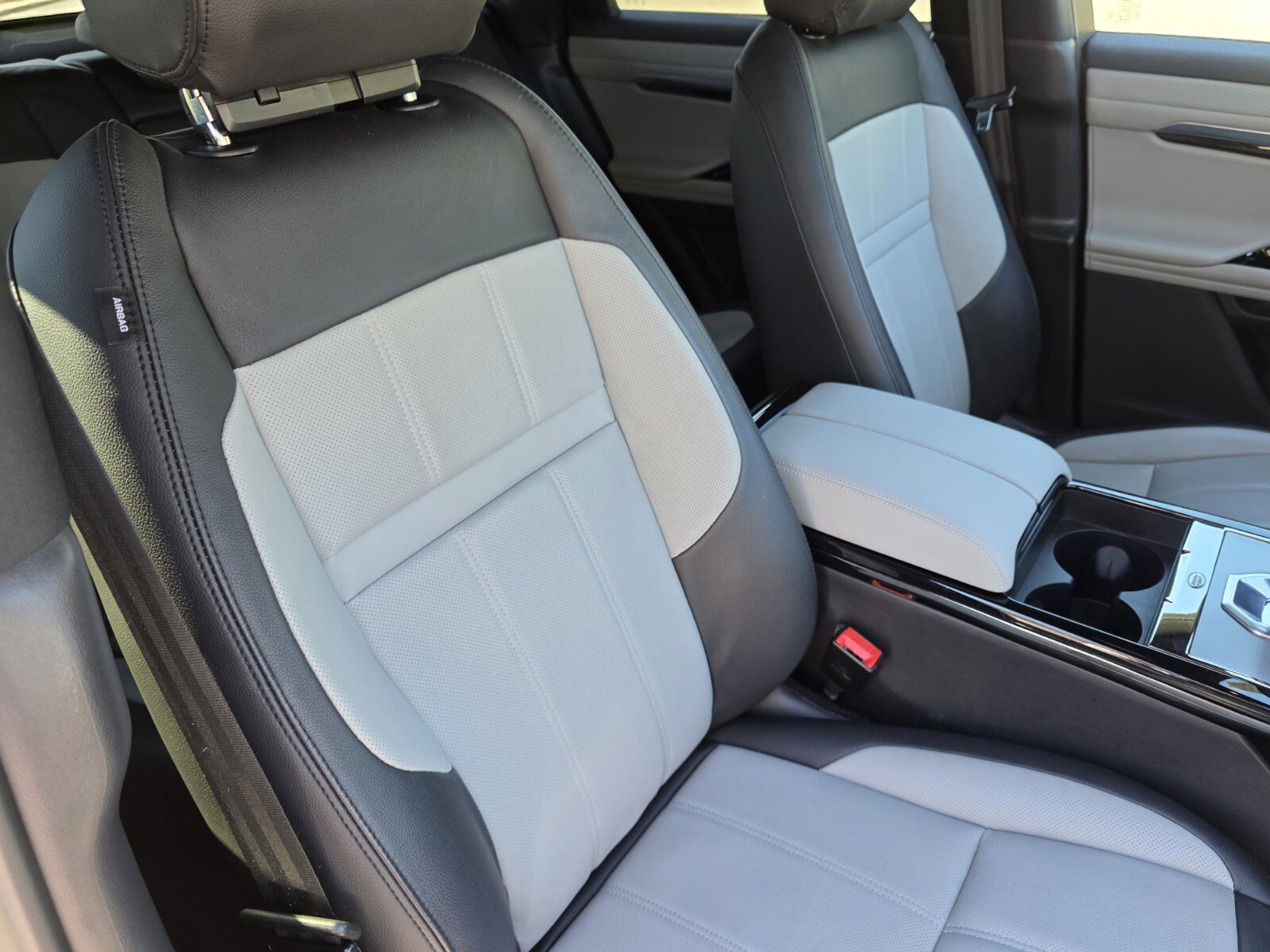 Used 2023 Land Rover Range Rover Evoque R-Dynamic S image 22