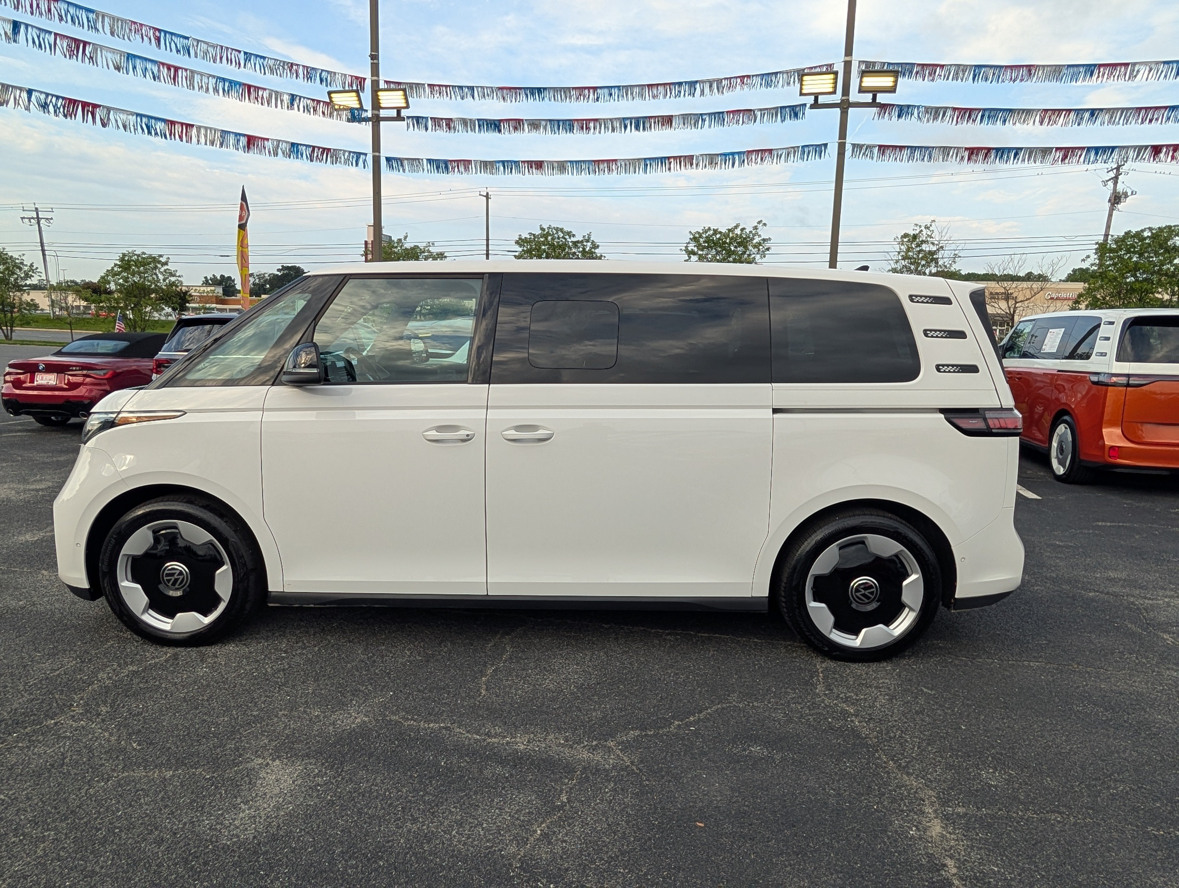 Used 2025 Volkswagen ID. Buzz Pro S Plus RWD image 6