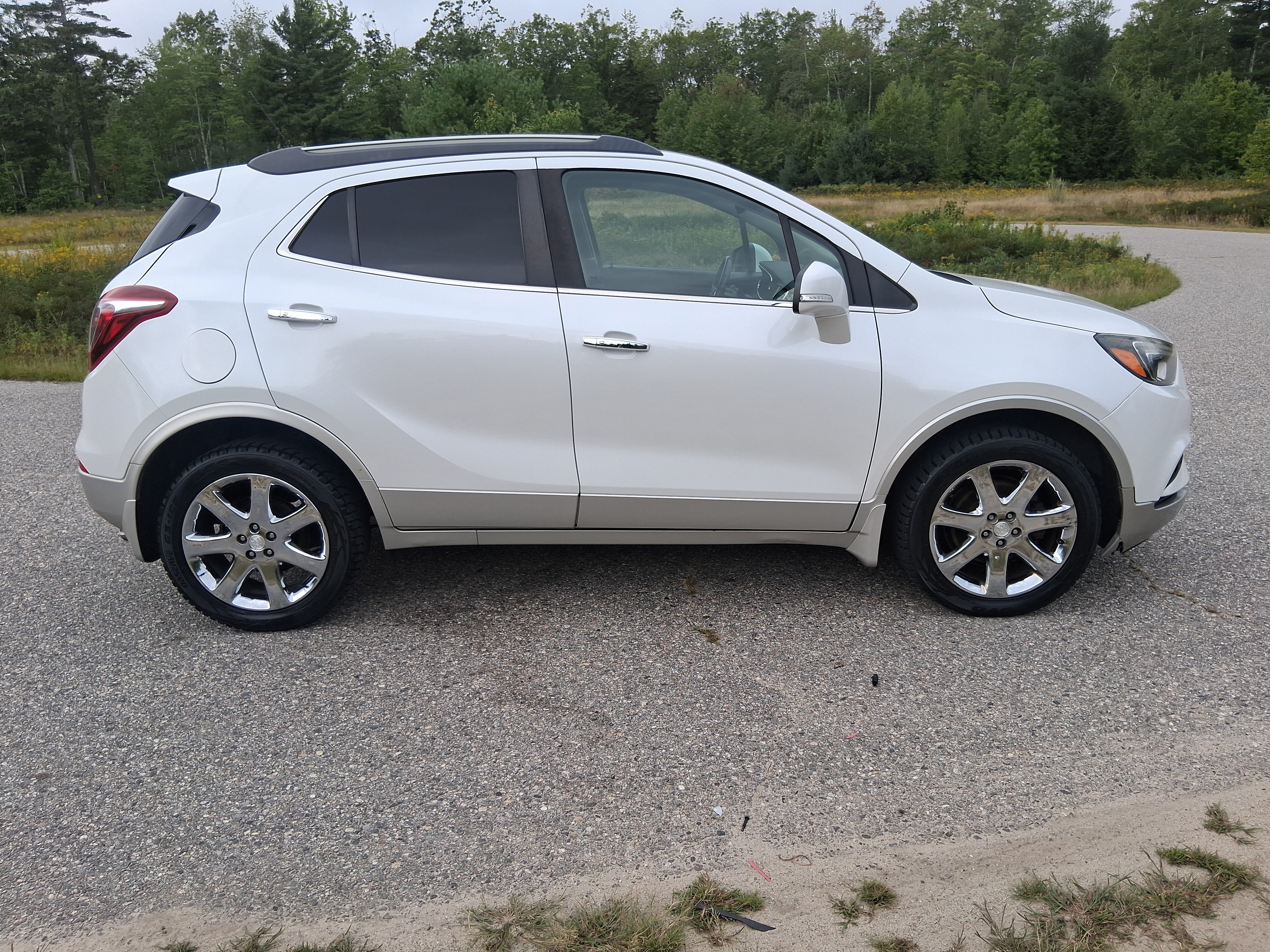 Used 2017 Buick Encore Essence w/ Experience Buick Package AWD/4WD image 4