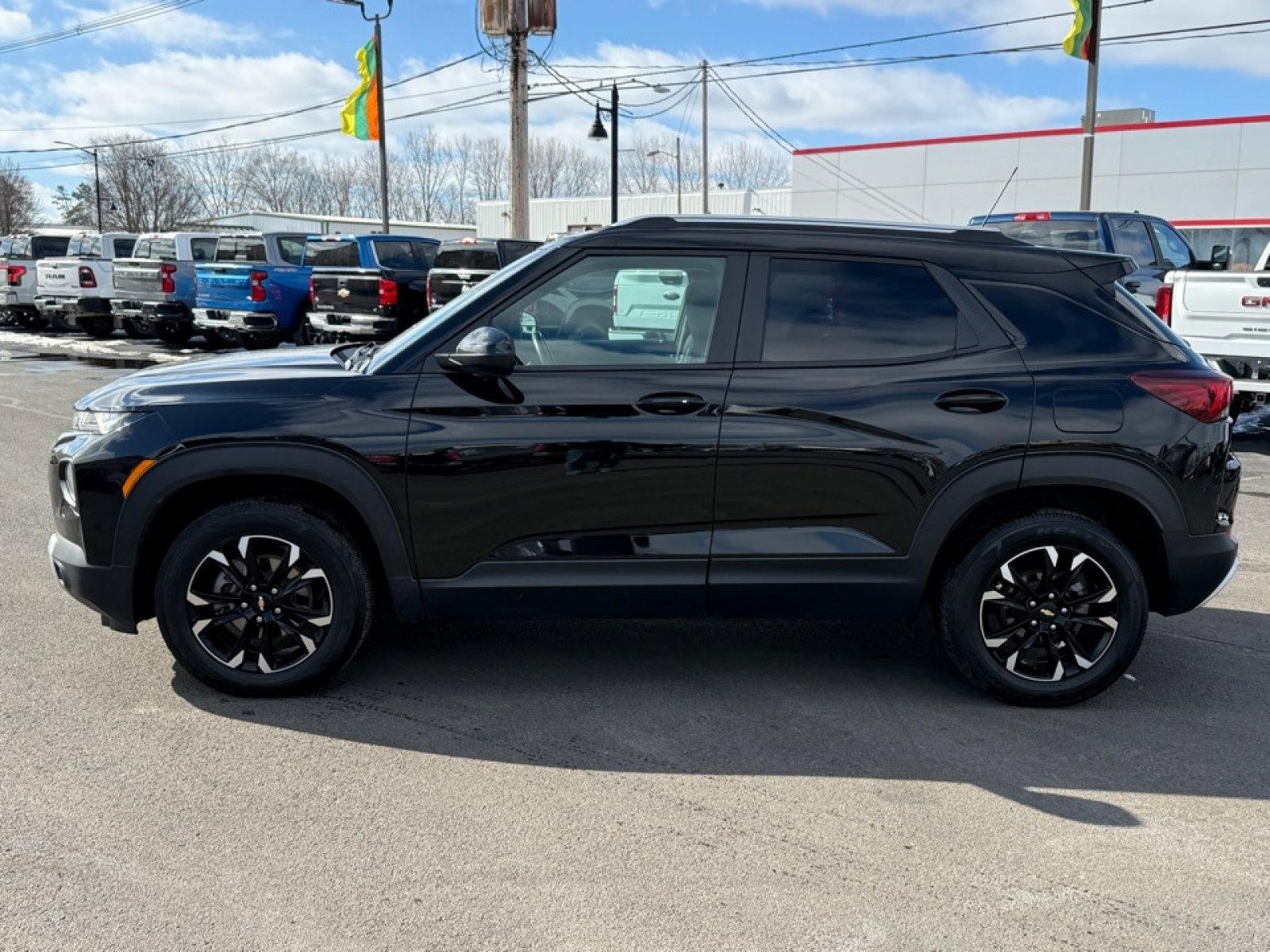 Used 2023 Chevrolet TrailBlazer LT w/ Sun and Liftgate Package image 5
