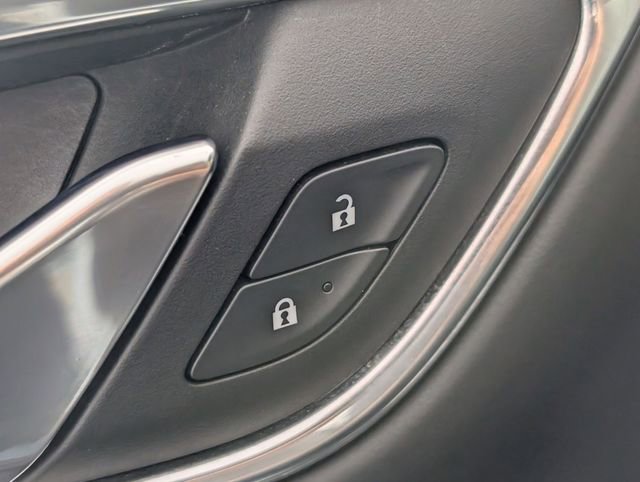 Used 2023 Chevrolet Suburban Premier image 11