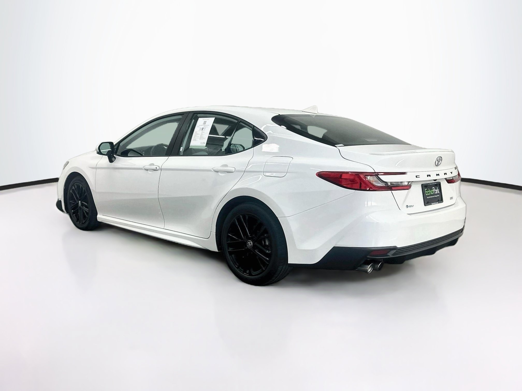 Used 2025 Toyota Camry SE FWD image 5