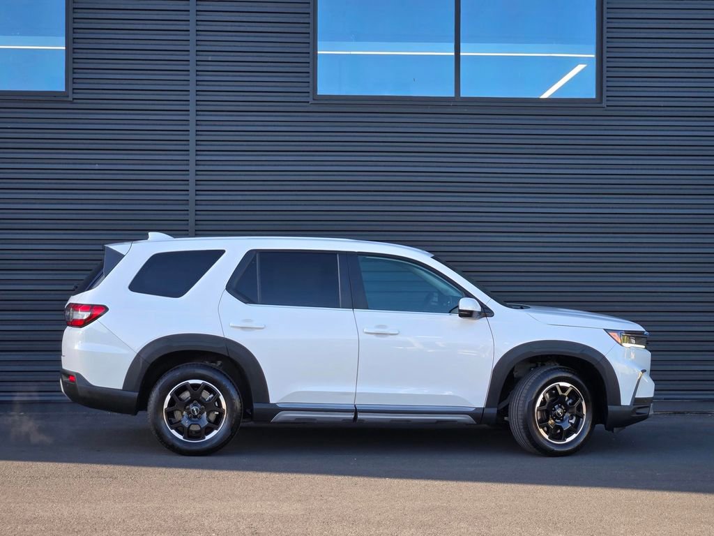 Used 2025 Honda Pilot EX-L image 3