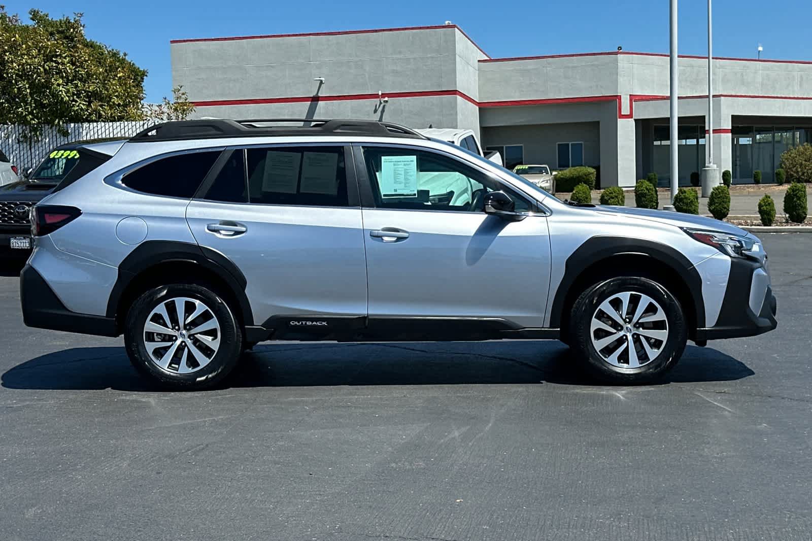 Used 2024 Subaru Outback Premium AWD/4WD image 6